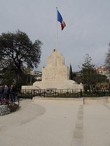 58 Monument Aux Morts